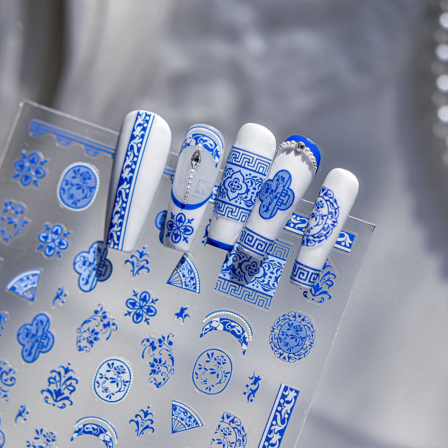 Traceless Blauw Wit Porselein  - Nail Art France recensie en prijs