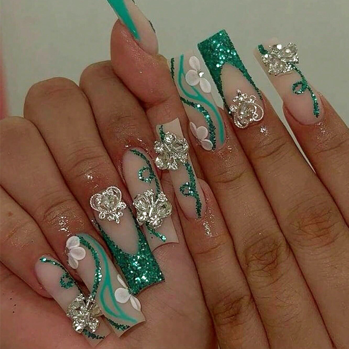 Lange Doodskist Pers Op Nagels - Nail Art French recensie en prijs
