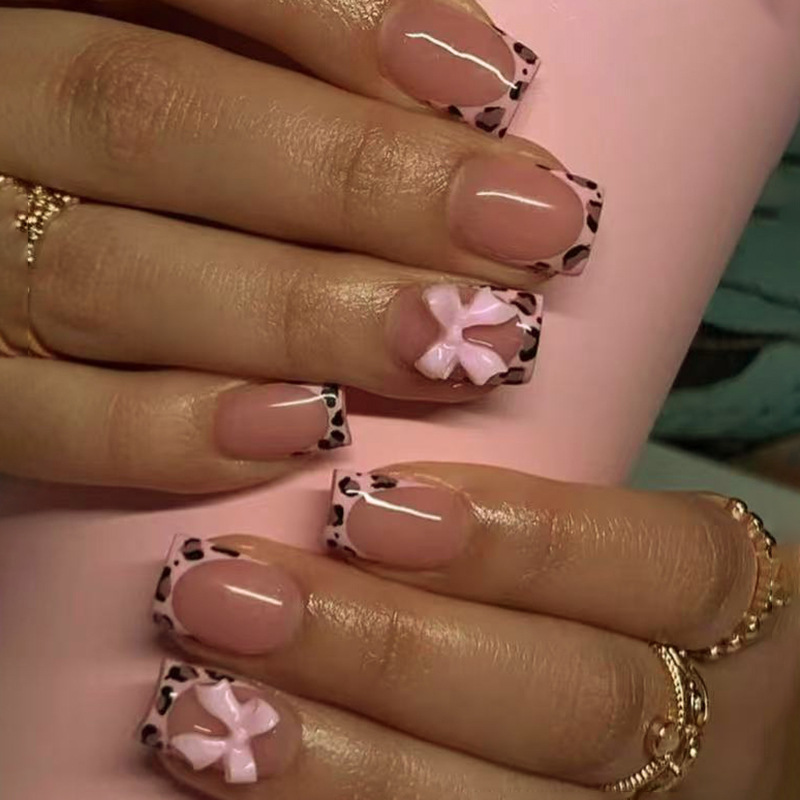 Roze luipaardprint Franse tip  - Nail Art Y2K recensie en prijs