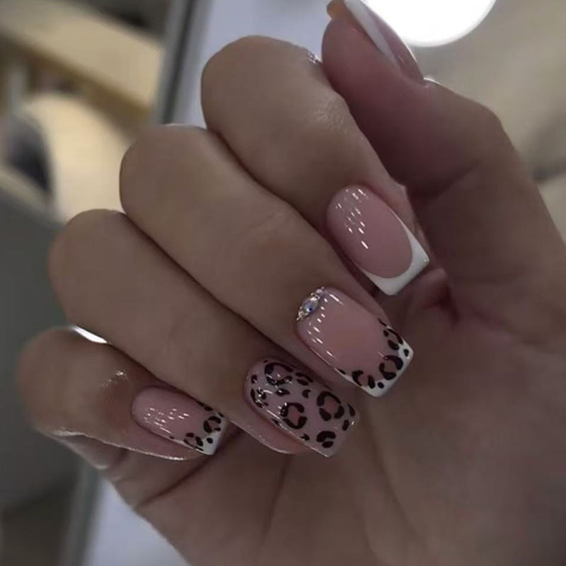 24 stuks afgewerkte nepnagels  - Nail Art Red Cherry recensie en prijs